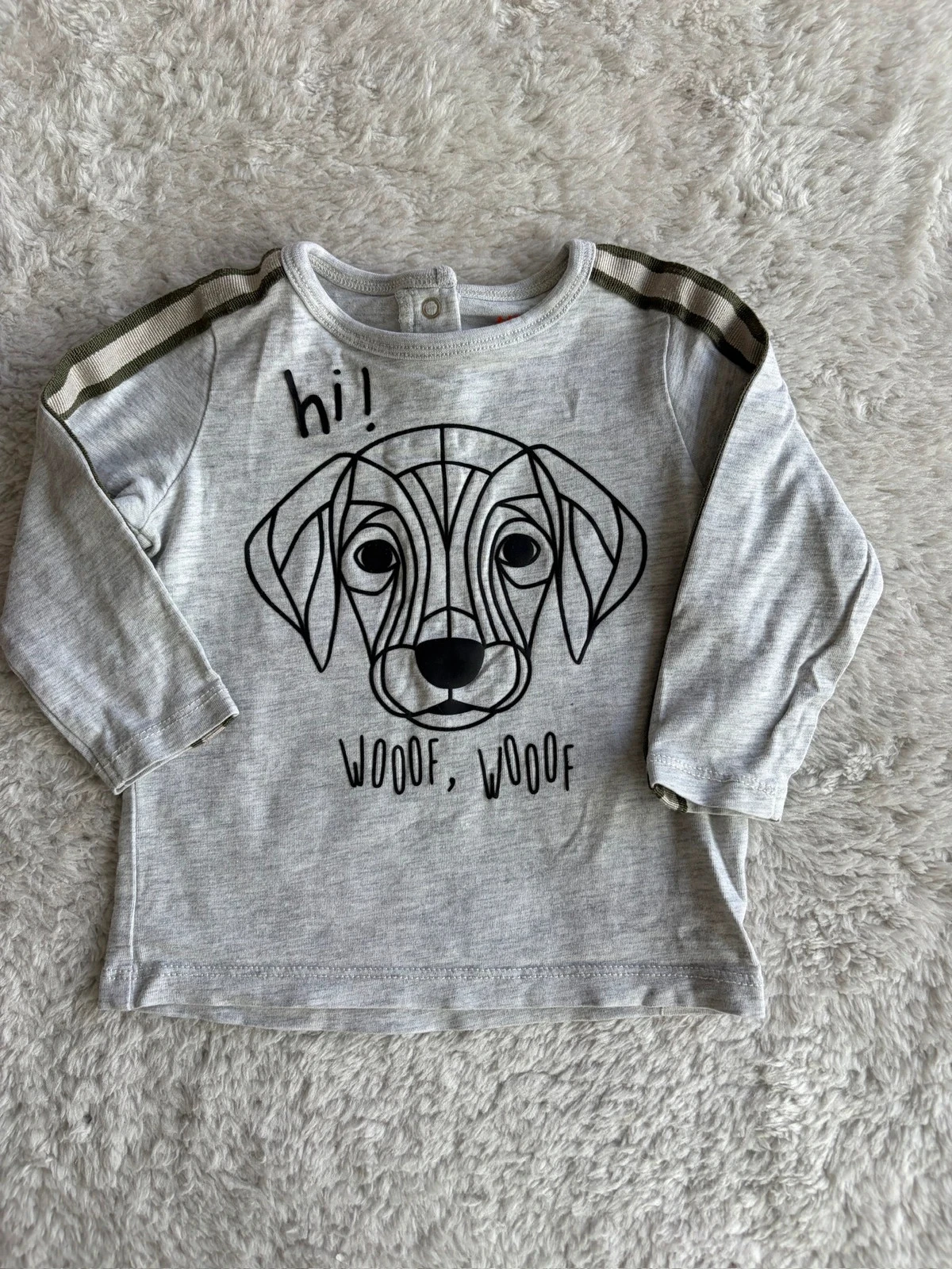 Grijs shirtje abstract hondje Hema 68